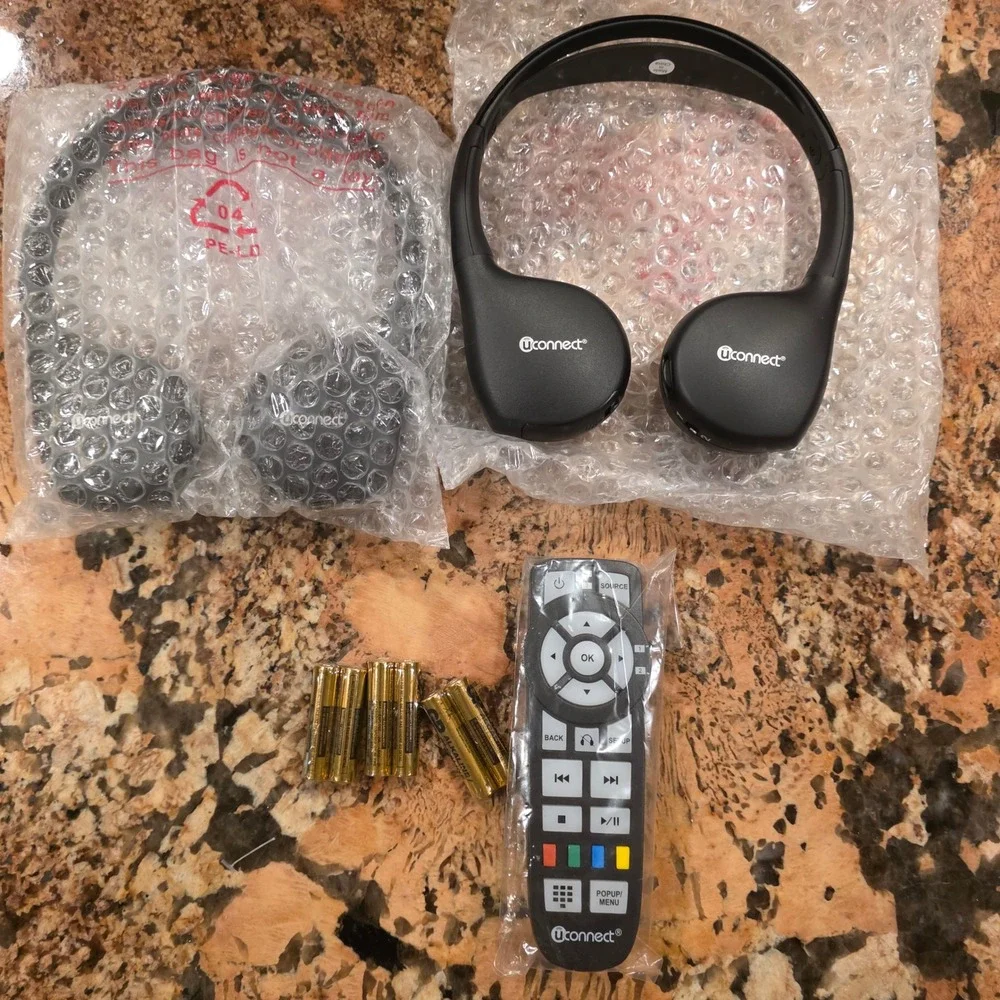 Uconnect Wireless IR Headphones and Remote Set for Chrysler Dodge Jeep VES Black